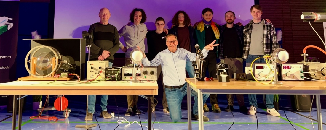 Die Roadshow Physik der Uni Bayreuth besuchte das Marie-Therese-Gymnasium in Erlangen