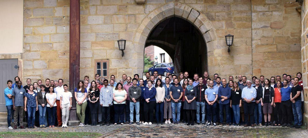 Das Team des Bayreuther SFB „Mikroplastik“ bei der Kick-off-Veranstaltung 2019 auf Schloss Thurnau.