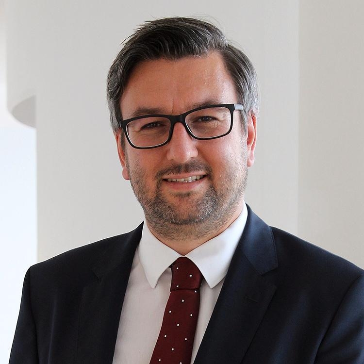 Prof. Dr. Oliver Bäumchen